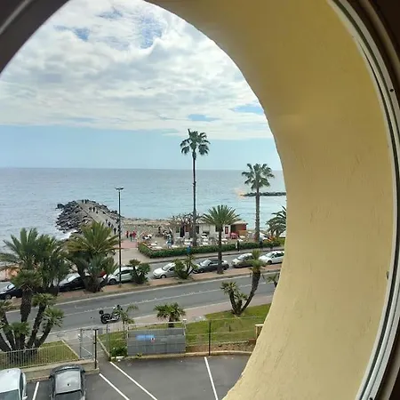 Appartamento-oblo Sul Mare سانريمو